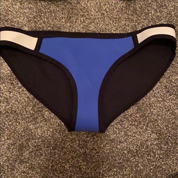 Triangl Swimwear top and bottom - Picture 3 of 6